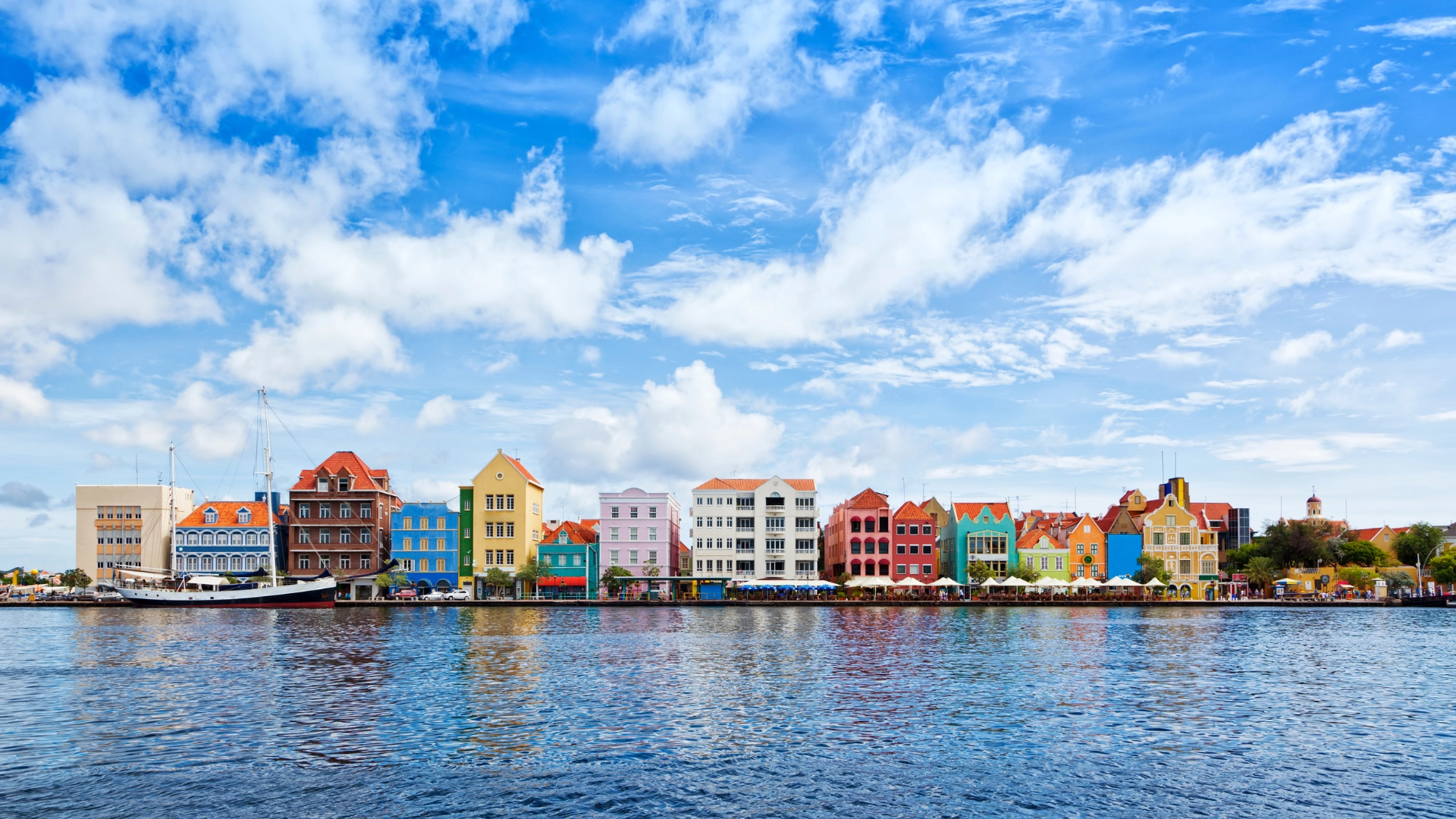 Vista real de Handelskade y Punda en Willemstad, Curaçao